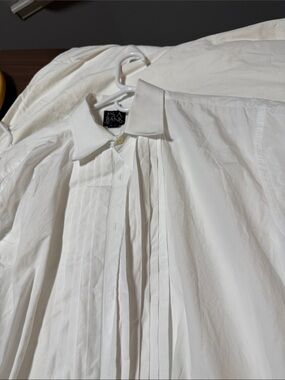 Jos A Bank white dress shirt button down excellent condition size L.